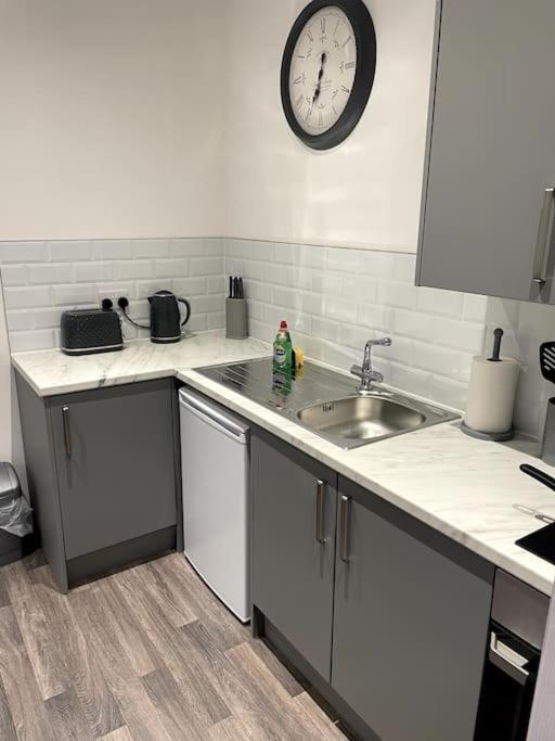 #4Bs 1 Bed Serviced Apartment ดาร์บี ภายนอก รูปภาพ