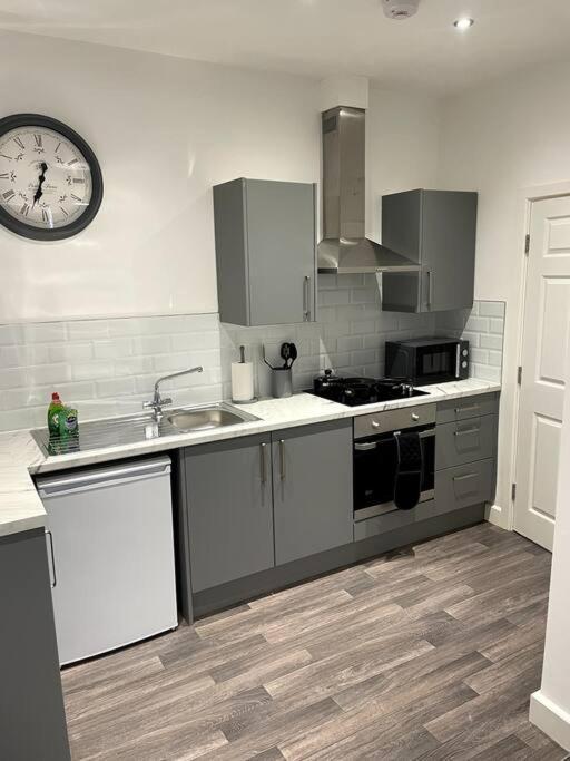 #4Bs 1 Bed Serviced Apartment ดาร์บี ภายนอก รูปภาพ